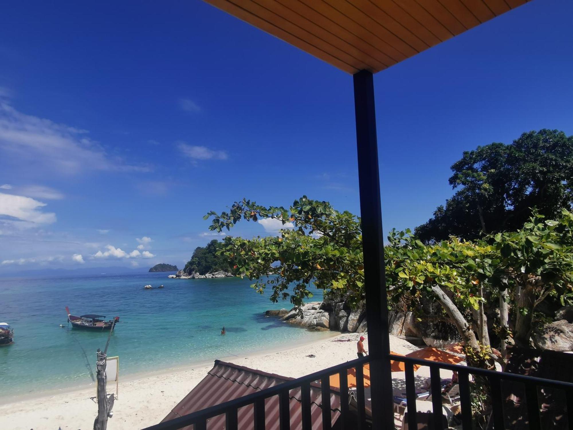 Lipe Sunrise Beach House Bagian luar foto